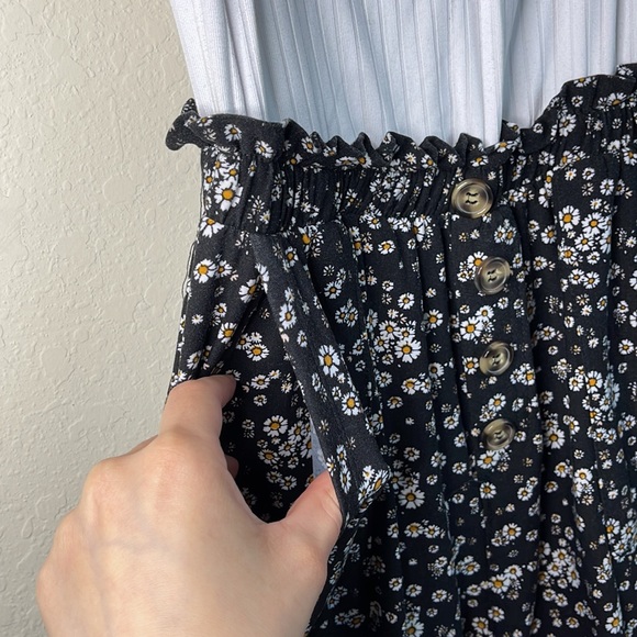 No Comment NY.LA Paperbag Romper. Size: Medium - Picture 5 of 10